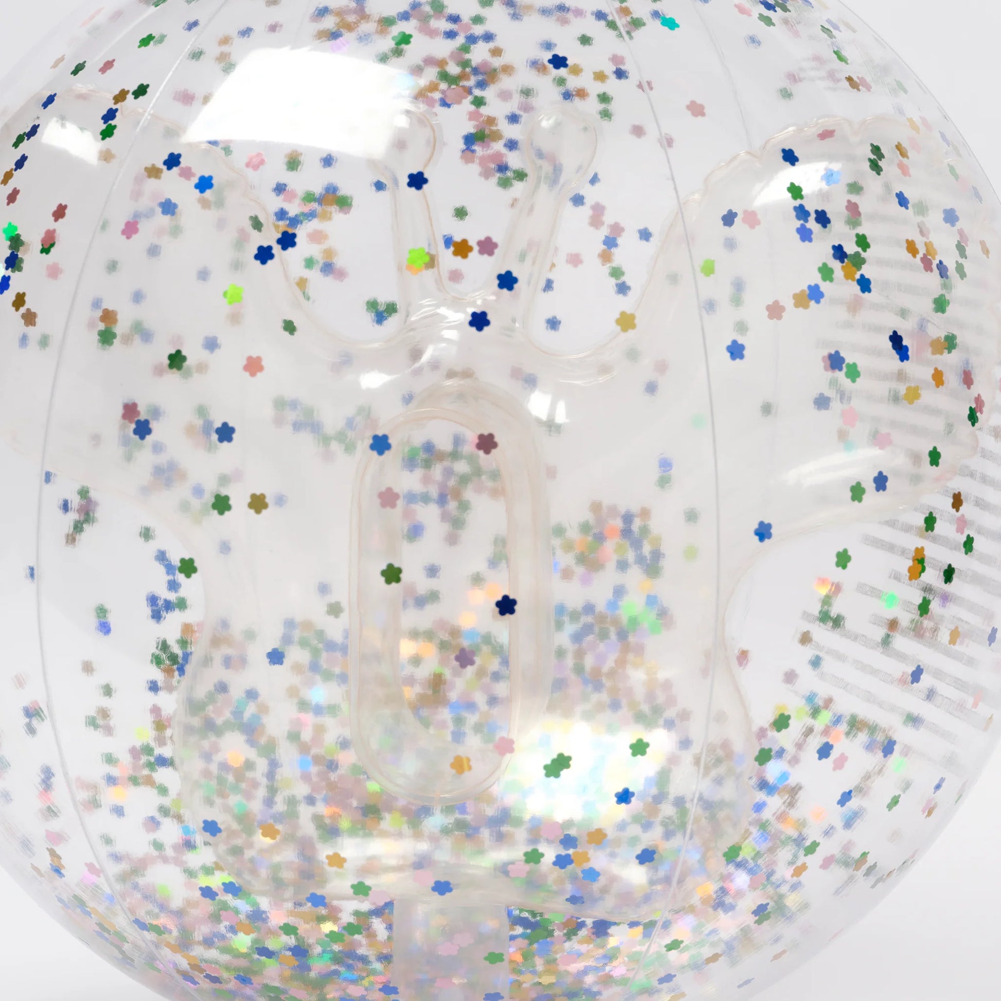 Przezroczysta nadmuchiwana piłka plażowa z brokatem w kolorowe mieniące się kwiatki