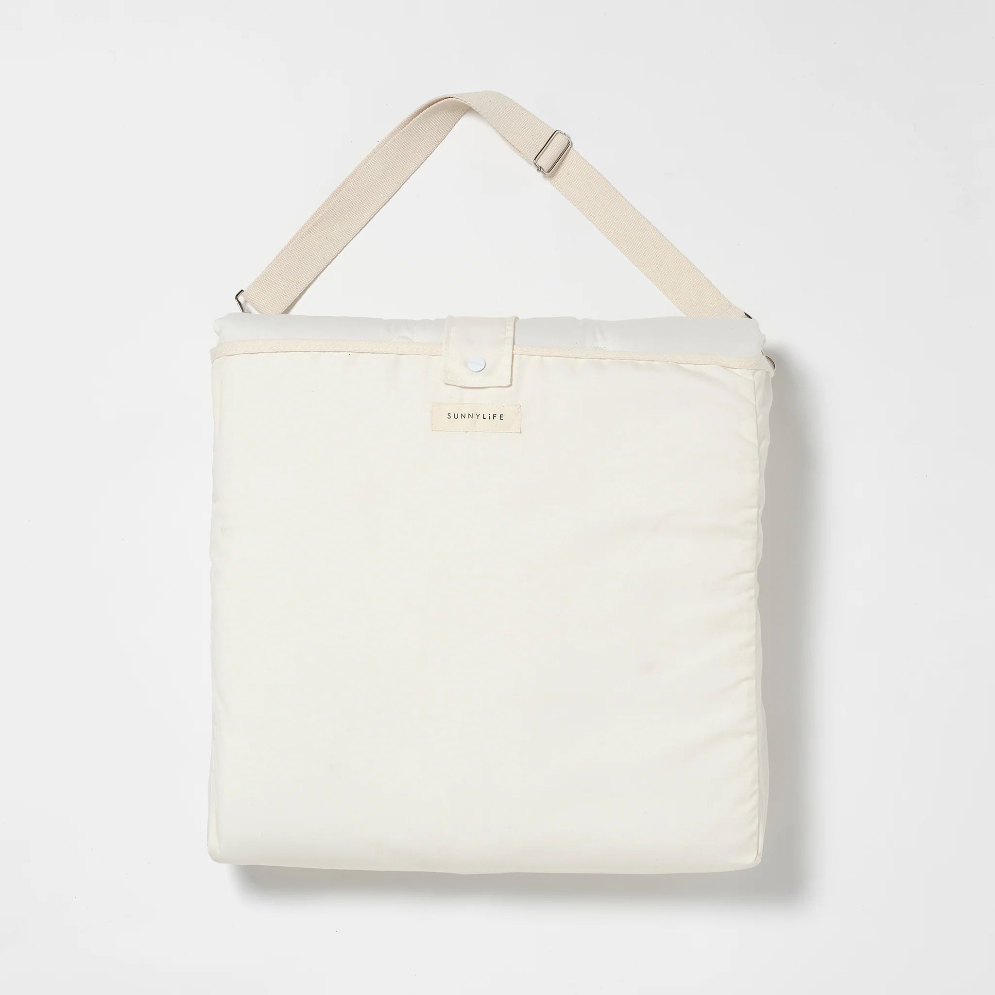 Składany biały rozkładany leżak plażowy marki Sunny Life w torbie z paskiem na ramię
