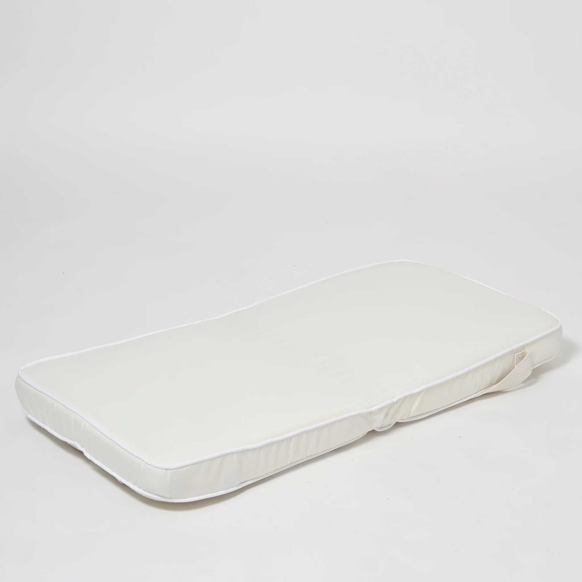 Poduszka na składane krzesło Casa Cream od Sunny Life w kremowym kolorze