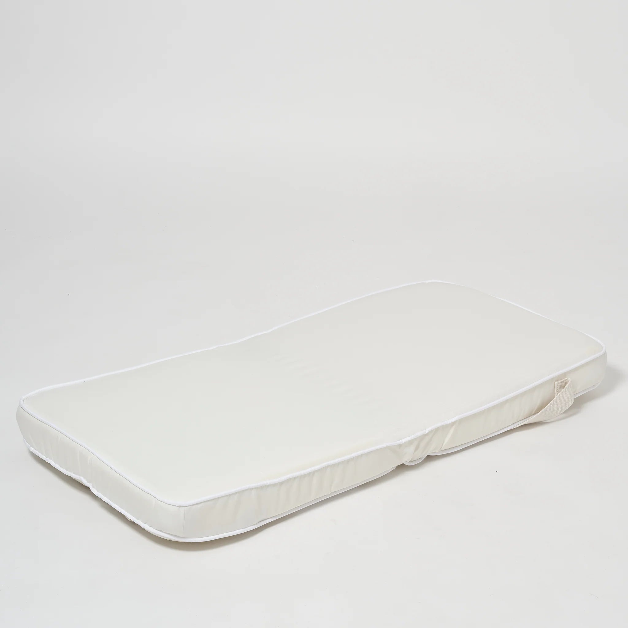 Poduszka na składane krzesło Casa Cream od Sunny Life w kremowym kolorze