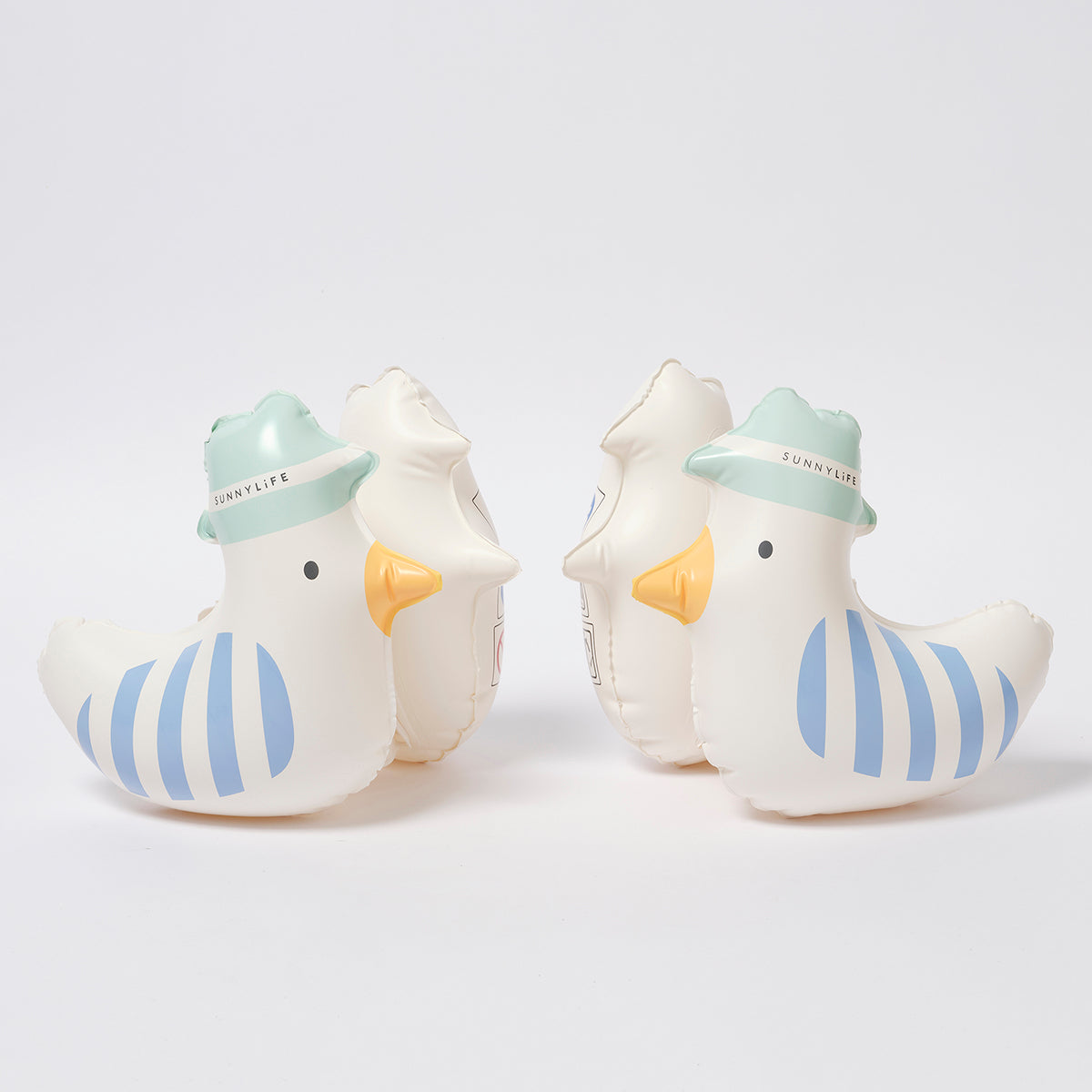 Dmuchane rękawki dla dzieci w kształcie białych kaczek z zielonym kapeluszem i niebieskimi paskami