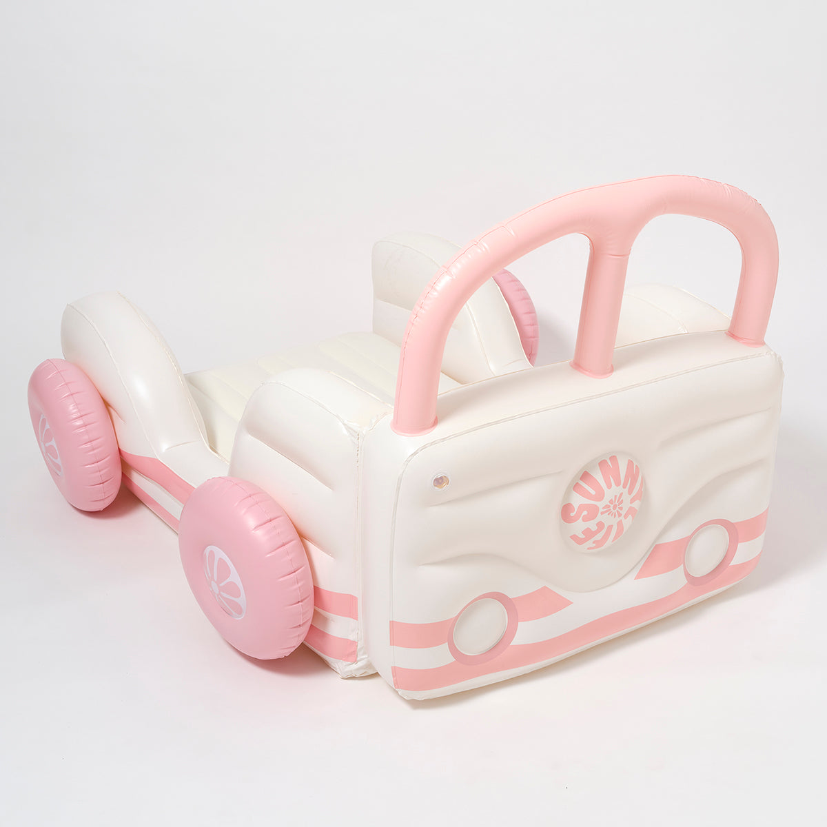 Dmuchane łóżko dziecięce LOQI w kształcie samochodu w kolorze białym i różowym