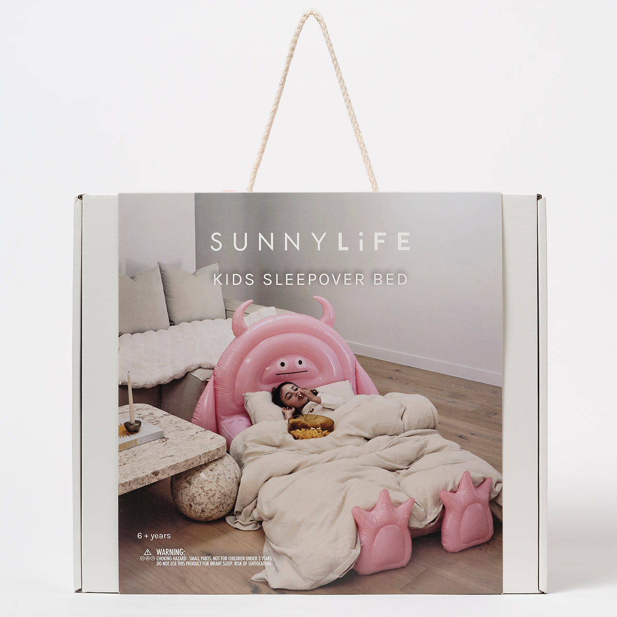 Opakowanie z dmuchanym łóżkiem dla dzieci LOQI w różowym kolorze do zabawy i snu