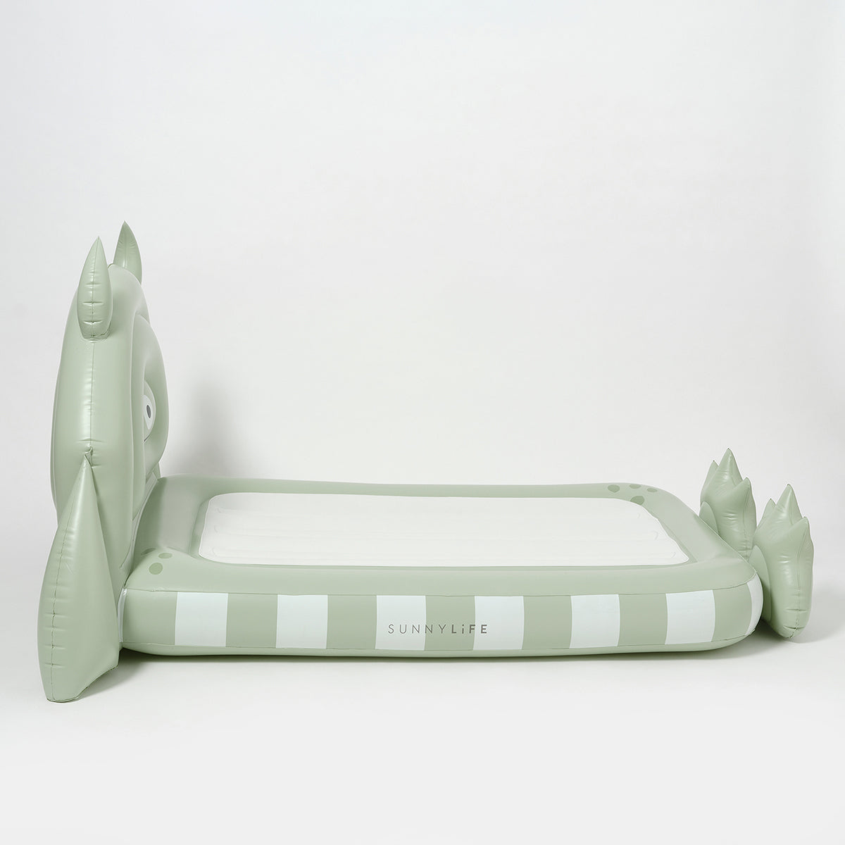 Szare dmuchane łóżko dla dzieci marki LOQI z motywem zwierzęcym i wygodną powierzchnią do spania