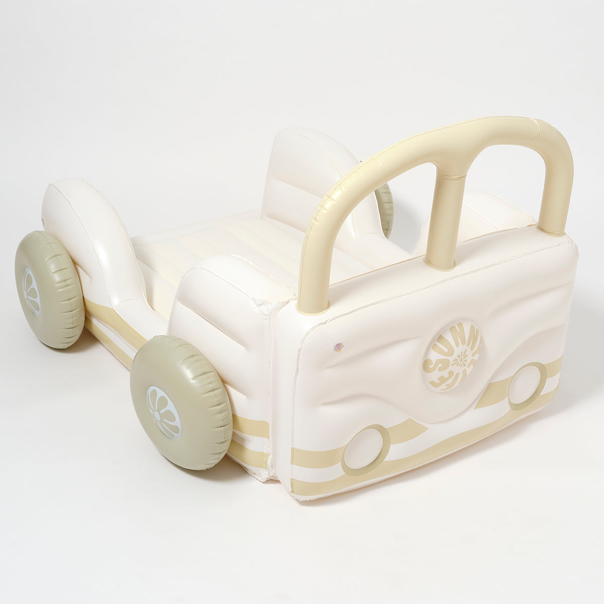 LOQI dmuchane łóżko dziecięce samochód w jasnych kolorach z żółtymi kołami i tylnym fotelem