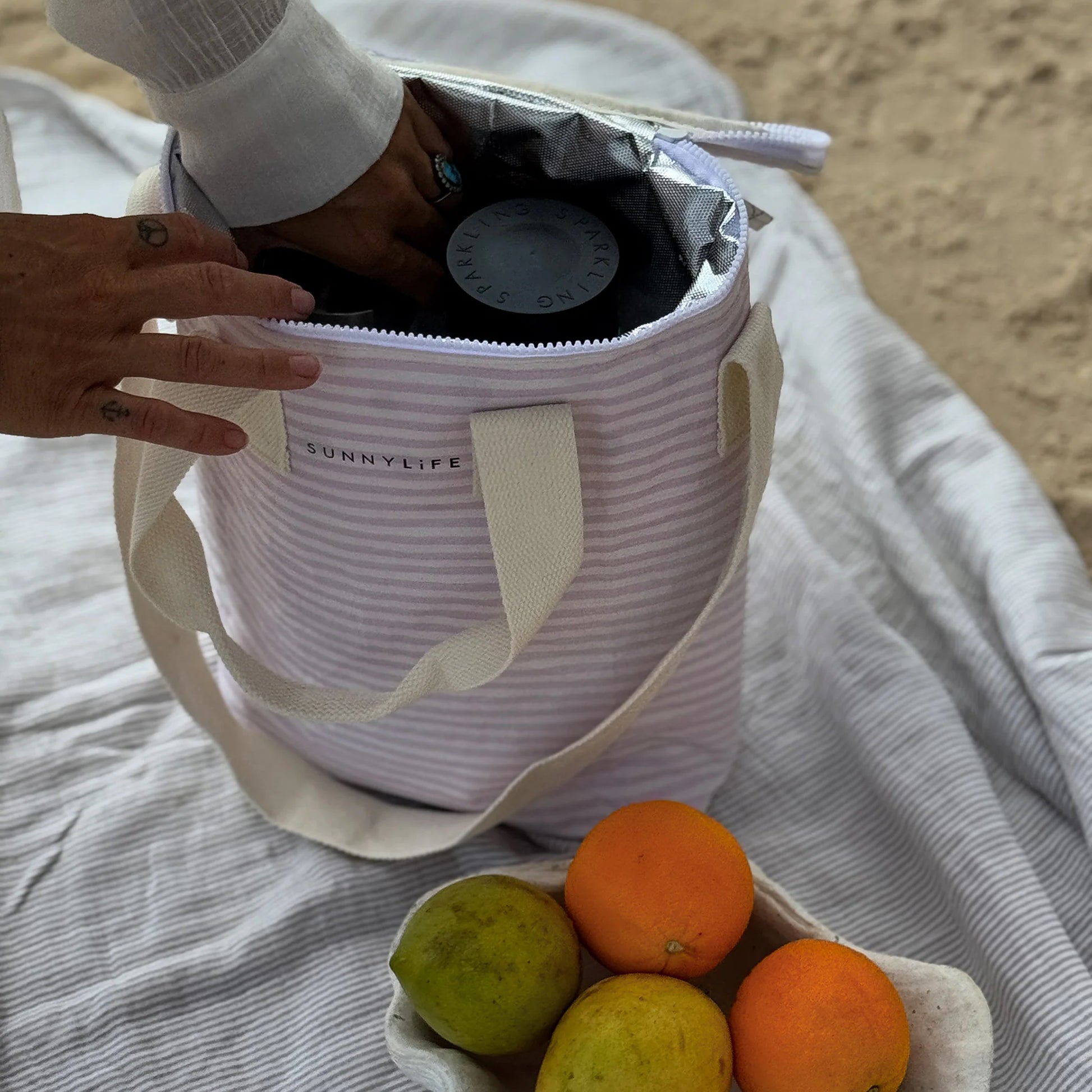 Lekka torba chłodząca na napoje w paski z zamkiem i uchwytami, idealna do przenoszenia napojów