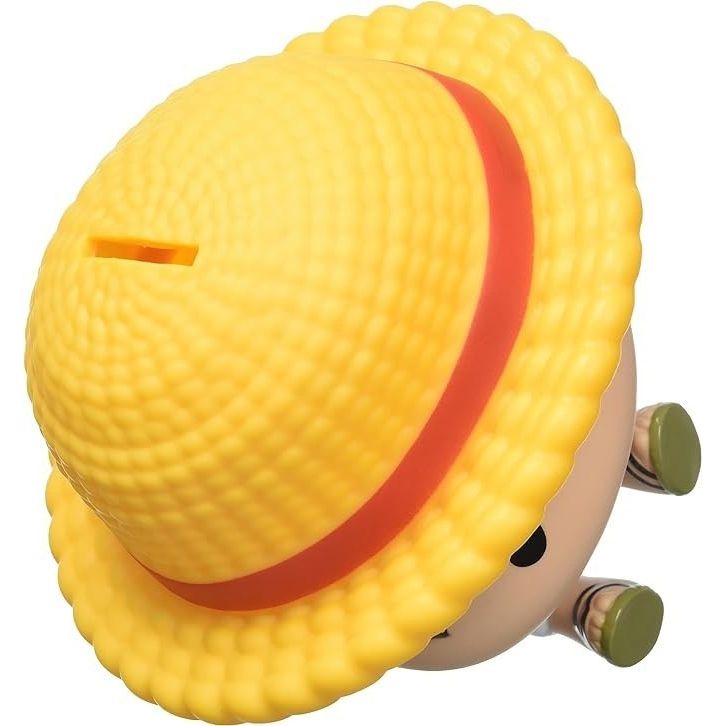 Plastoy skarbonka One Piece Chibi Luffy z żółtym kapeluszem i czerwoną wstążką