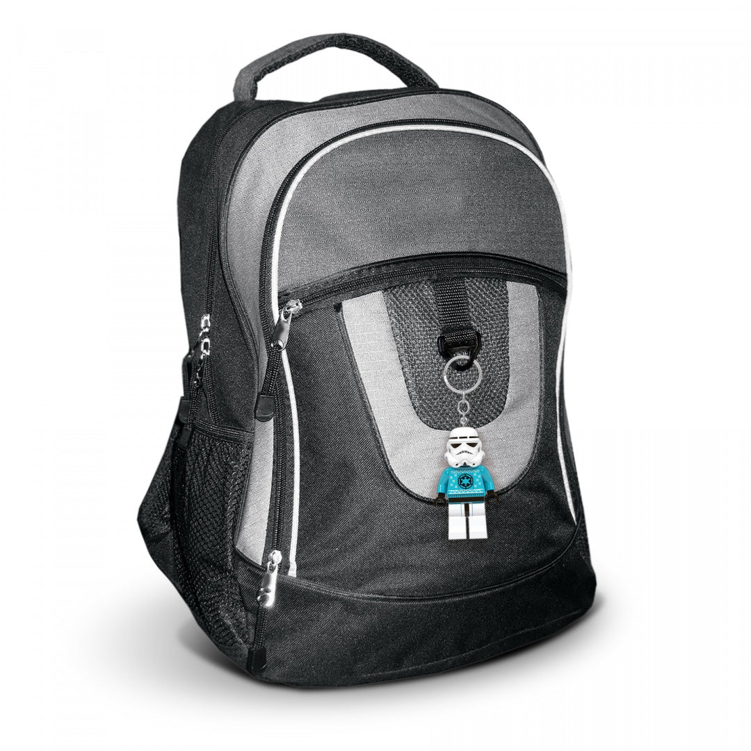 Czarny plecak z szarymi wstawkami z zawieszonym świątecznym brelokiem LEGO Star Wars w kształcie szturmowca