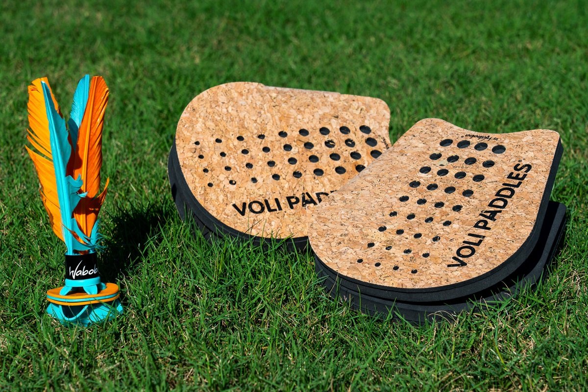 Zestaw do terenowa gra zręcznościowa Waboba Voli z rakietkami z korka i lotką na trawie