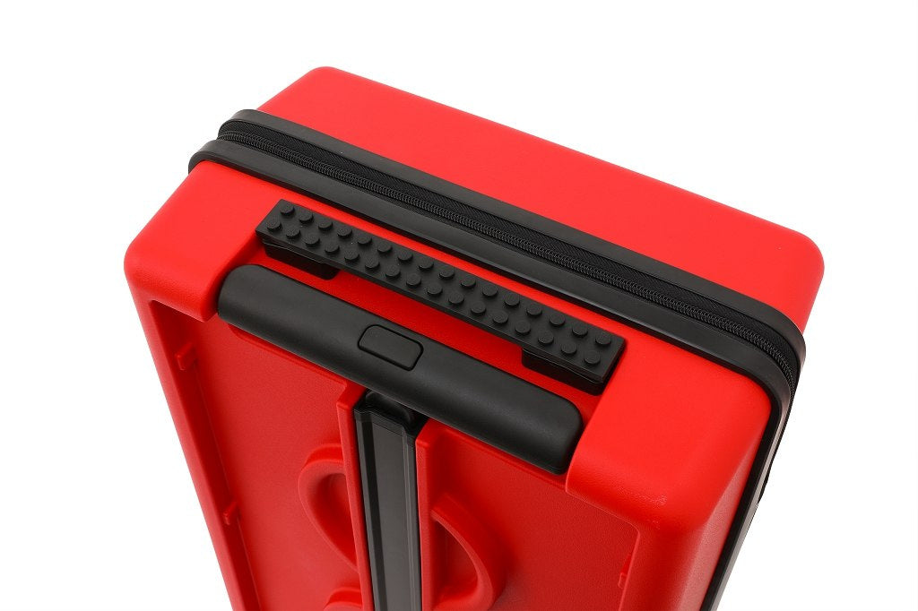 walizka LEGO Signature czerwona z czarnym uchwytem i zamkiem błyskawicznym od firmy Yamann