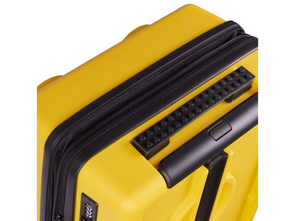 Żółta walizka LEGO żółta marki Yamann z czarnym uchwytem i zamkiem na zamek błyskawiczny