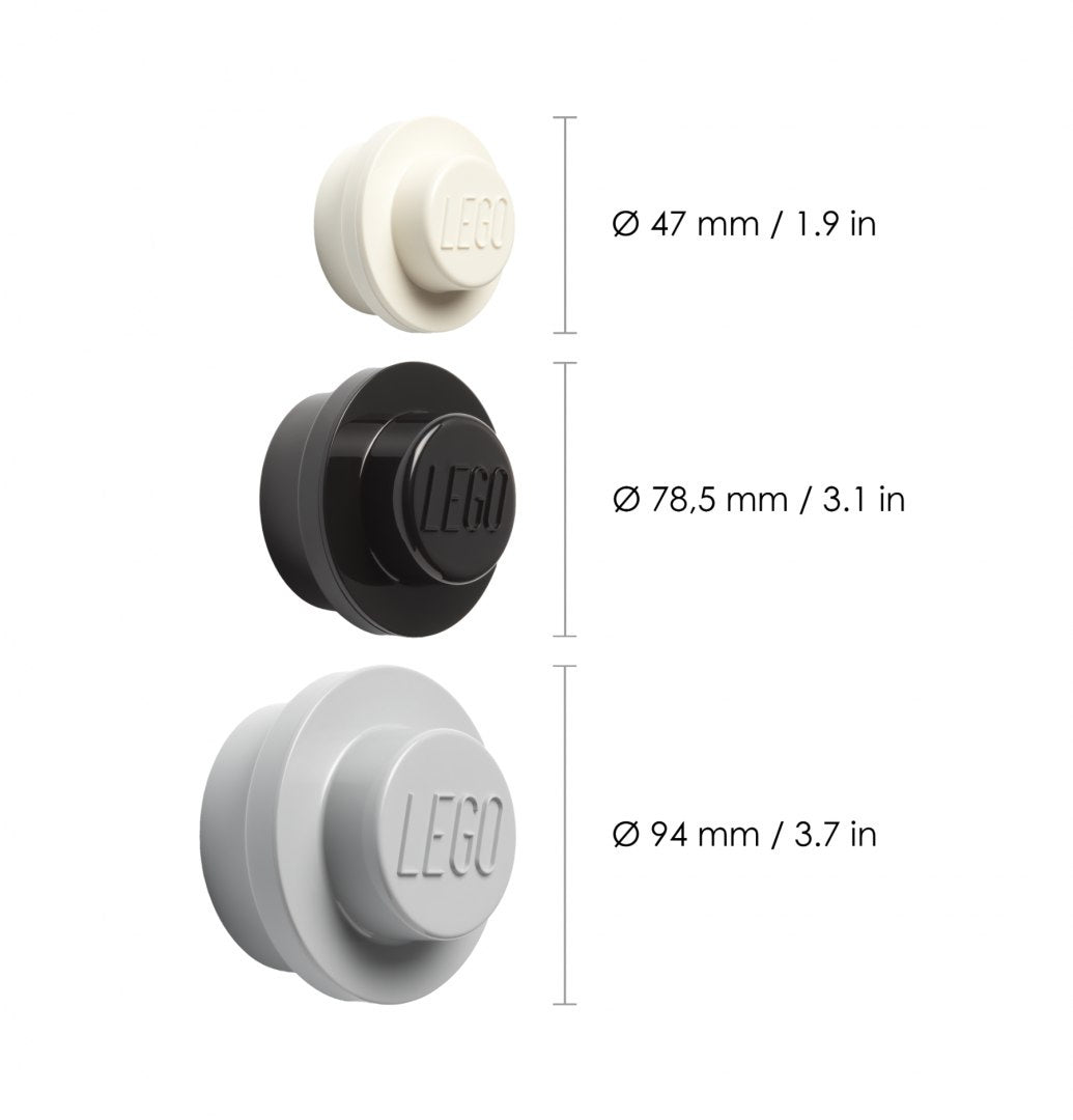 Zestaw trzech wieszaków LEGO na ścianę w kolorach białym, czarnym i szarym o różnych rozmiarach