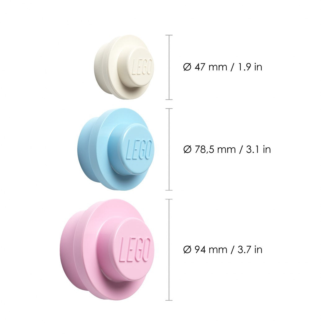 Wieszaki LEGO jasnoniebieski różowy biały w trzech rozmiarach z logo LEGO na powierzchni