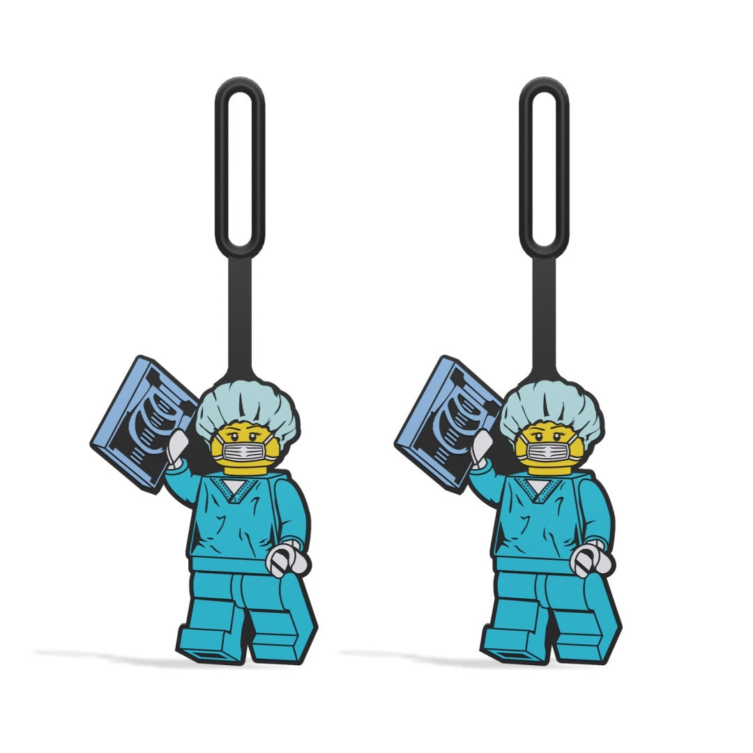 Zawieszka LEGO chirurg w turkusowym uniformie medycznym z rentgenem od BV JACOB COMPANY
