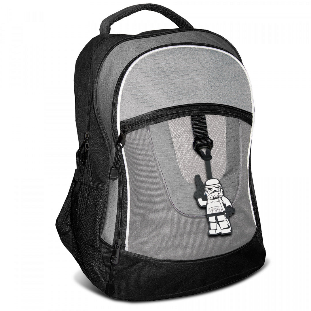 Szary plecak z czarnymi elementami i zawieszką LEGO Star Wars Stormtrooper na froncie