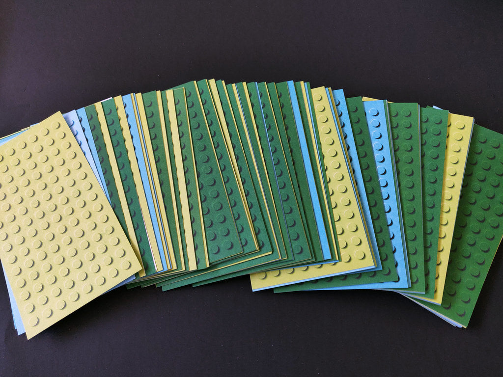 Zestaw karteczek LEGO niebieskie oraz zielone i żółte o fakturze klocków do kreatywnych notatek