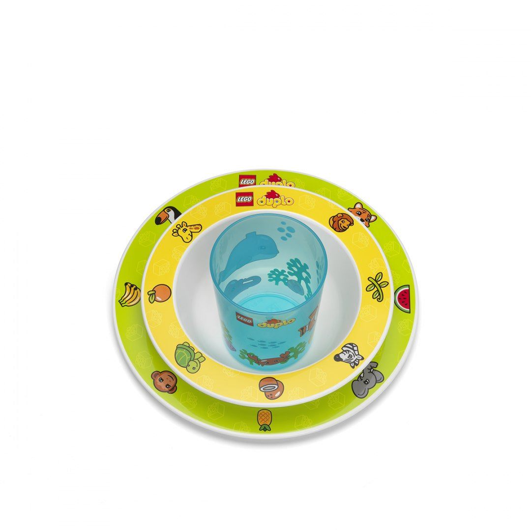 zestaw naczyń LEGO Duplo z talerzami i kubkiem ozdobionymi kolorowymi zwierzętami i roślinami