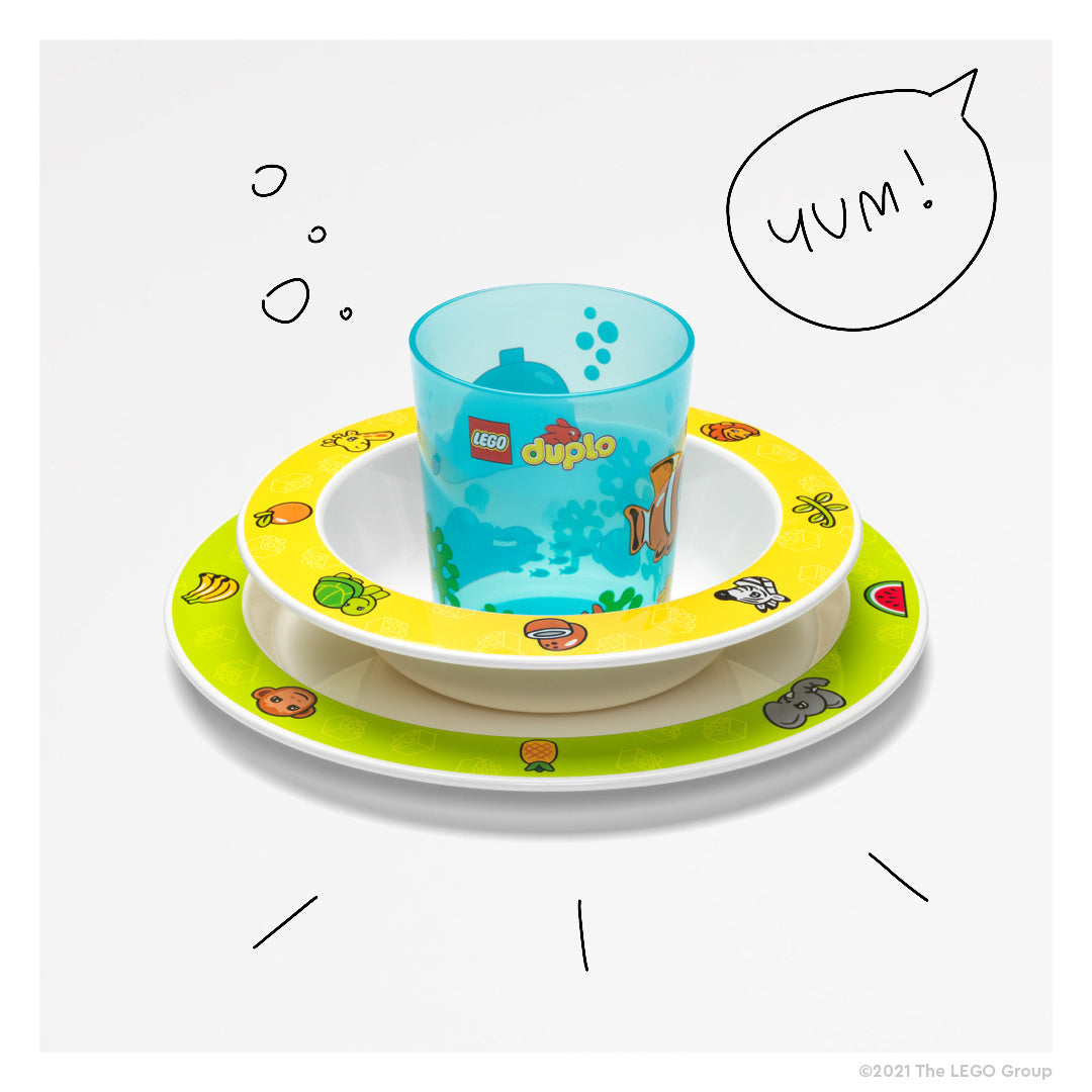 Kolorowy zestaw naczyń LEGO Duplo z talerzami i niebieskim kubkiem dla dzieci