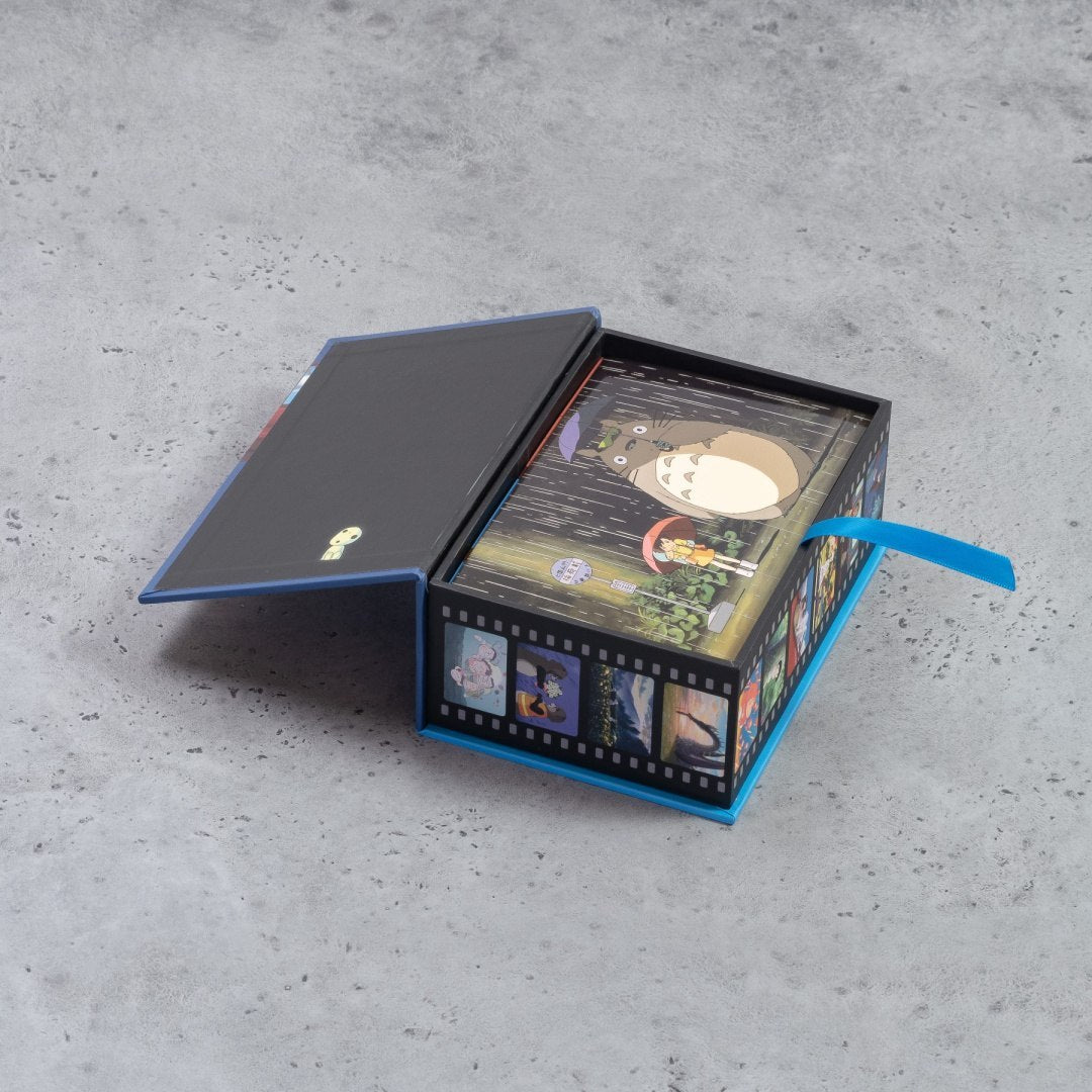 Zestaw pocztówek Studio Ghibli w ozdobnym pudełku z grafiką Totoro i innymi postaciami