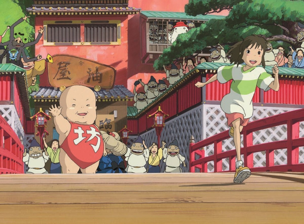 Zestaw pocztówek W Krainie Bogów ukazujący animowaną scenę z mostem i postaciami dzieci i stworów