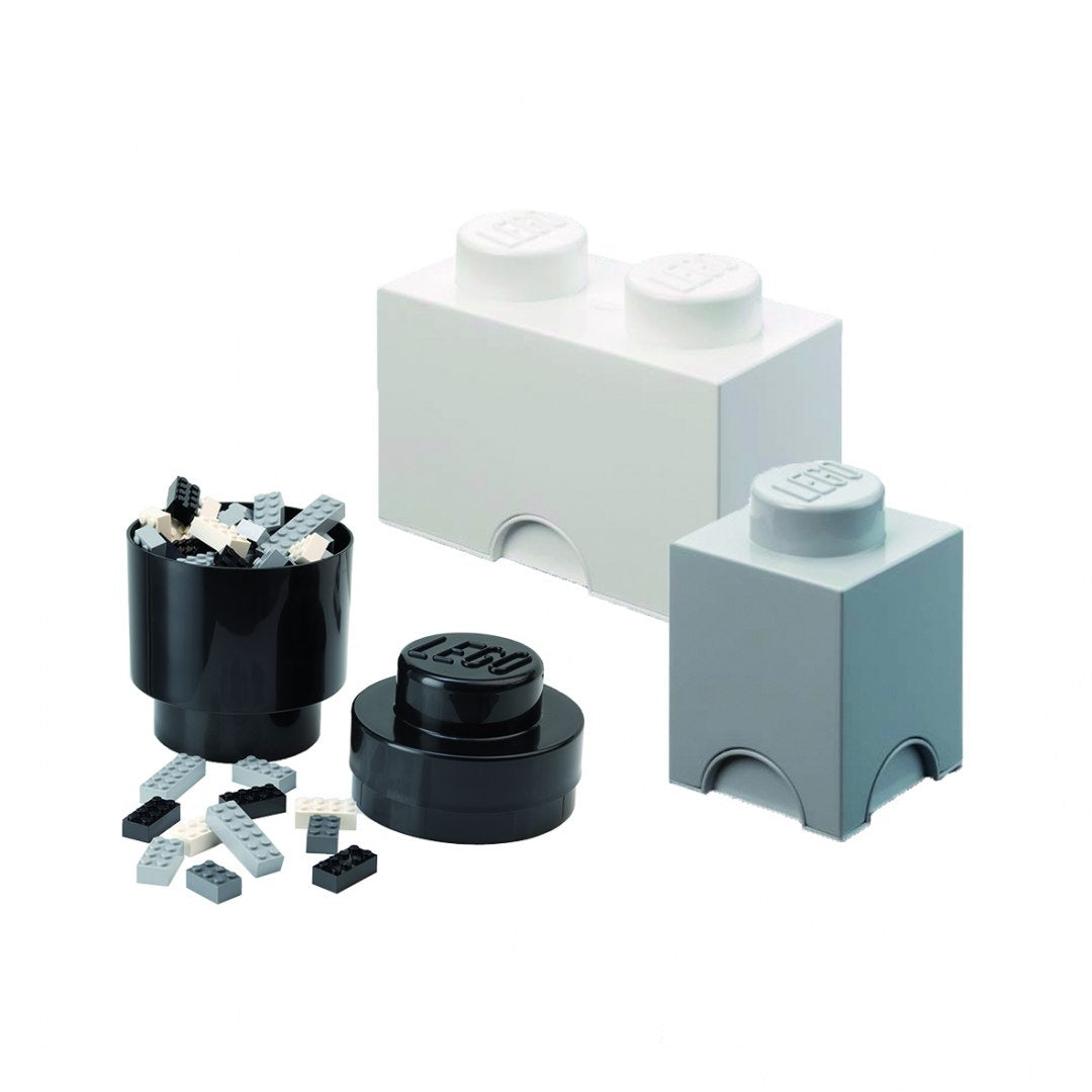 Pojemniki LEGO szare i białe w kształcie klocków do przechowywania elementów LEGO