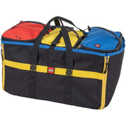 Zestaw pojemników LEGO z matą w kolorach czerwonym, żółtym i niebieskim na czarnej torbie