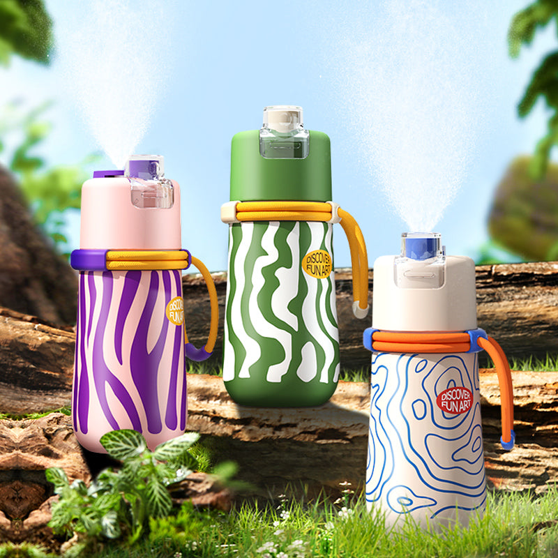 Bidon ze spryskiwaczem dla dzieci w kolorowe wzory zebry i mapy, idealny na letnie dni