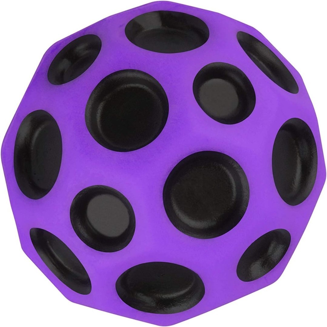 Fioletowa piłeczka Waboba Moon Ball niebieska z czarnymi wypustkami do zabawy na świeżym powietrzu