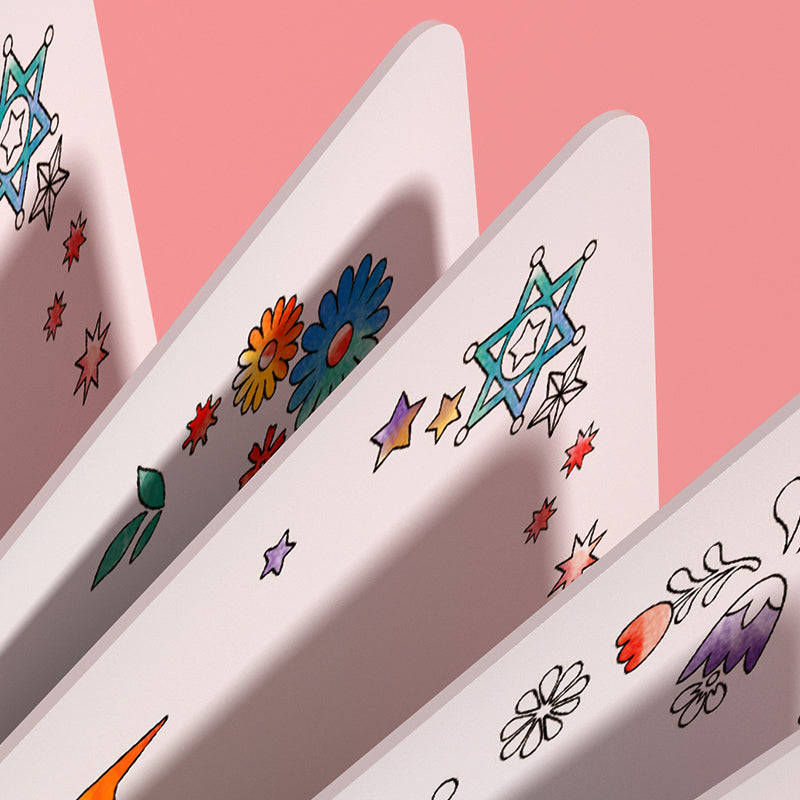 Zeszyt kreatywny dla dzieci z kolorowymi rysunkami kwiatów i gwiazd od Yamann