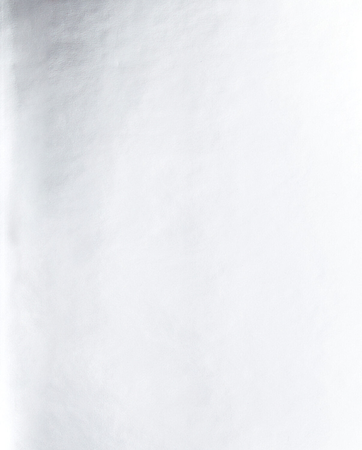 Notatnik srebrny o gładkiej metalicznej powierzchni idealny do zapisków i notatek