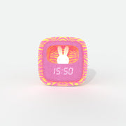 Kolorowy budzik dla dzieci z lampką i cyfrowym wyświetlaczem czasu w pastelowych barwach