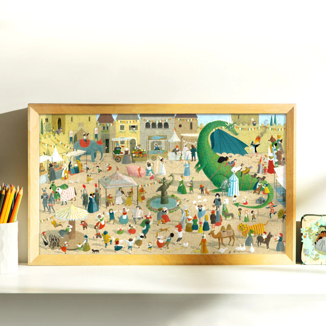 Kolorowe puzzle artystyczne dla dzieci przedstawiające średniowieczny targ z ludźmi i smokiem