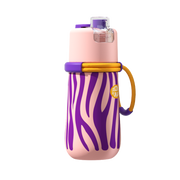 Bidon ze spryskiwaczem dla dzieci w kolorze różowo-fioletowym z wzorem zebra od WABOBA AB