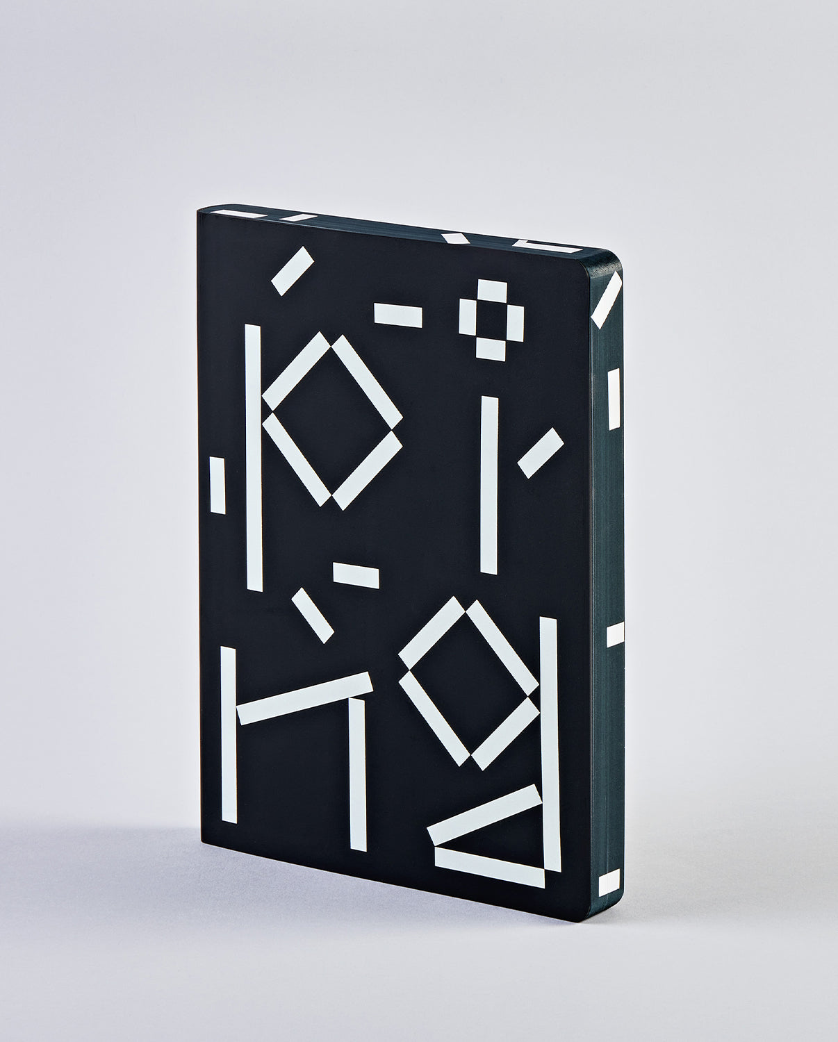 Notatnik graficzny ping pong w czarnym kolorze z białymi geometrycznymi wzorami na okładce