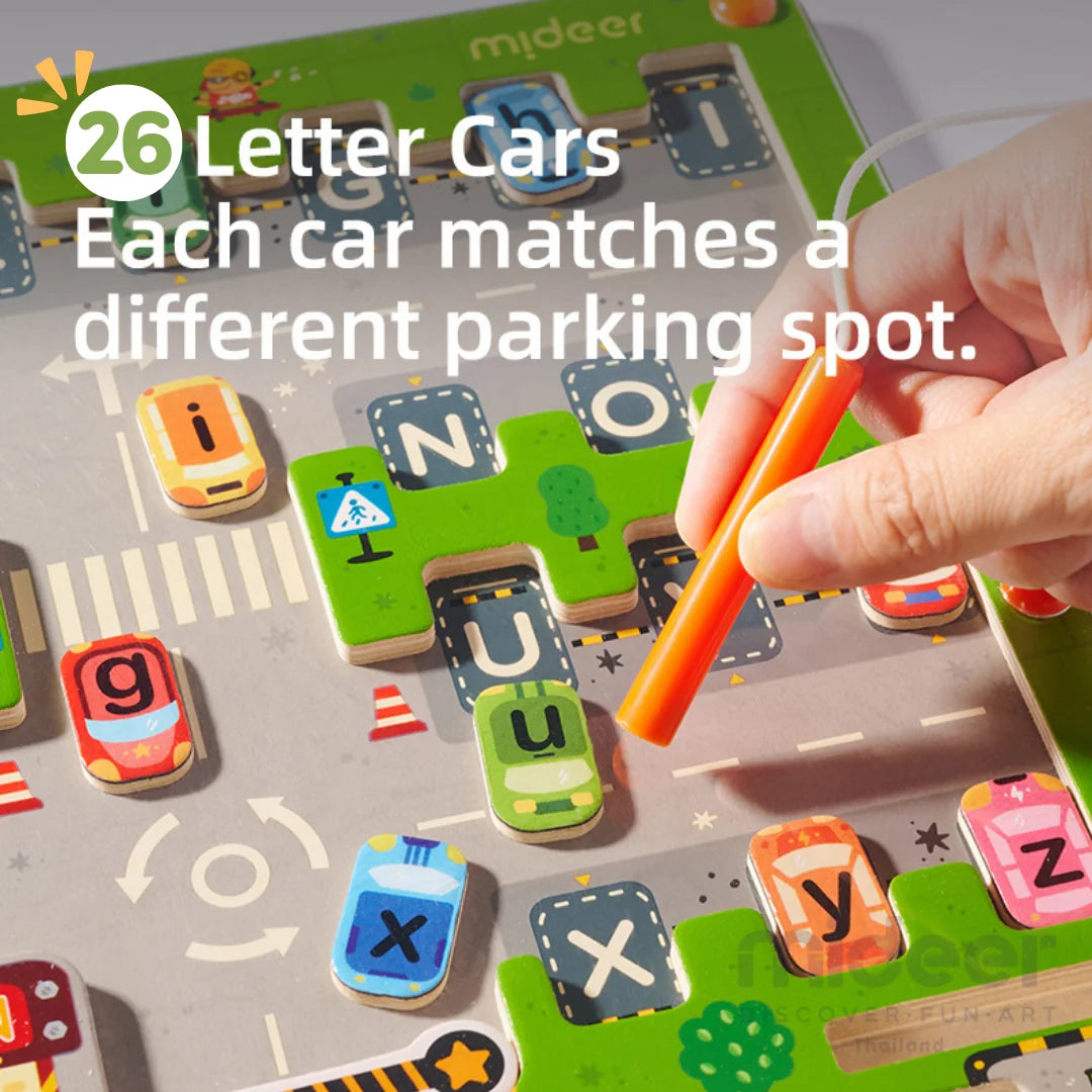 Magnetyczny labirynt dla dzieci z kolorowymi literowymi samochodzikami dopasowującymi się do miejsc parkingowych