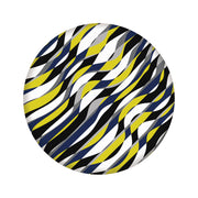 Kolorowy frisbee Waboba Wingman Pro z dynamicznym wzorem falistych pasków na białym tle
