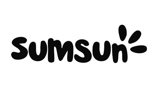 Logo marki zabawki SumSun dla dzieci na czarnym tle w prostym stylu graficznym