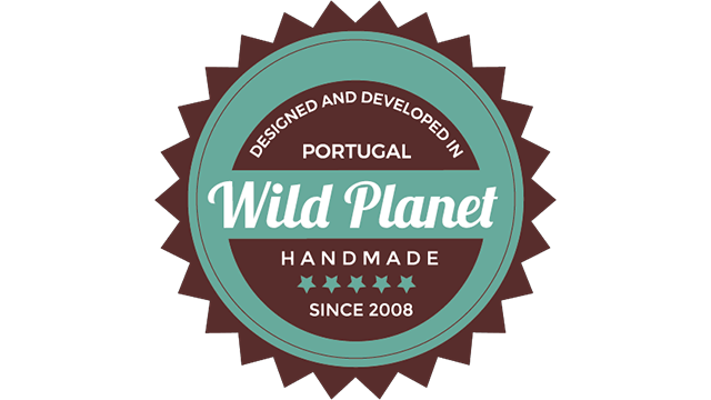Logo Wild Planet z napisem handmade i informacją o produkcji w Portugalii od 2008 roku