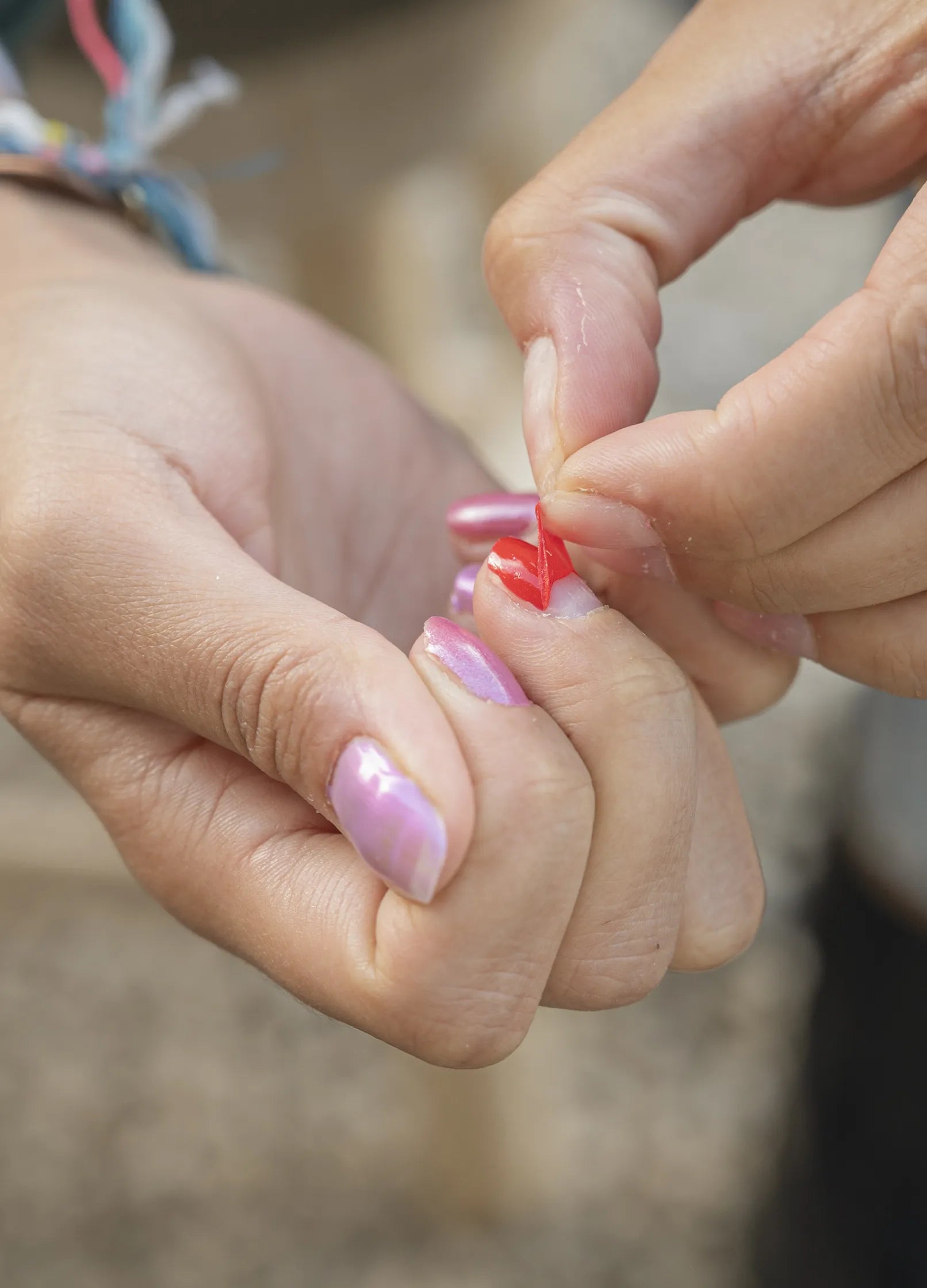 Odklejalny lakier do paznokci dla dzieci Namaki – Wiśniowy morello