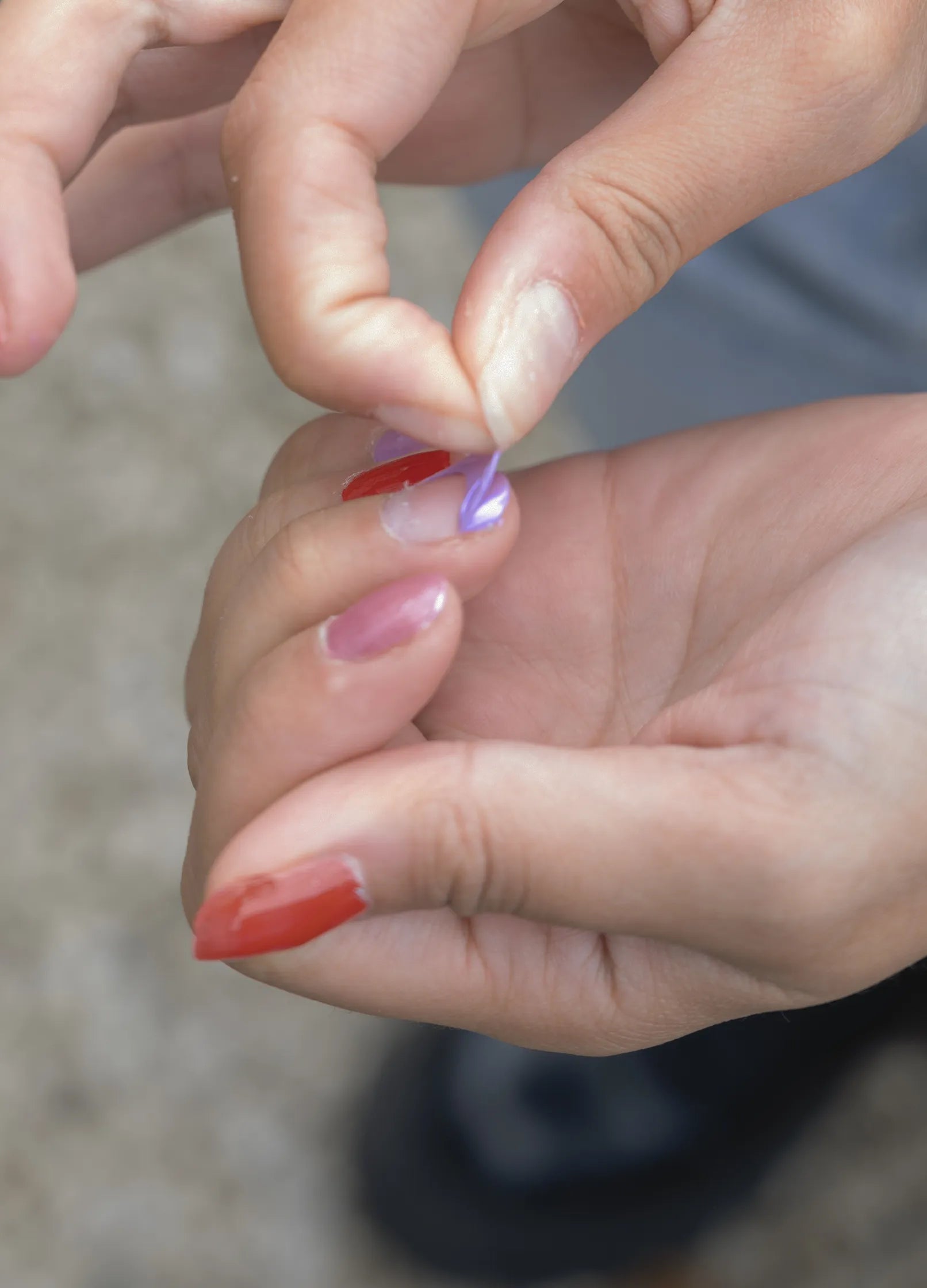 Odklejalny lakier do paznokci dla dzieci Namaki – Przygaszony fiolet