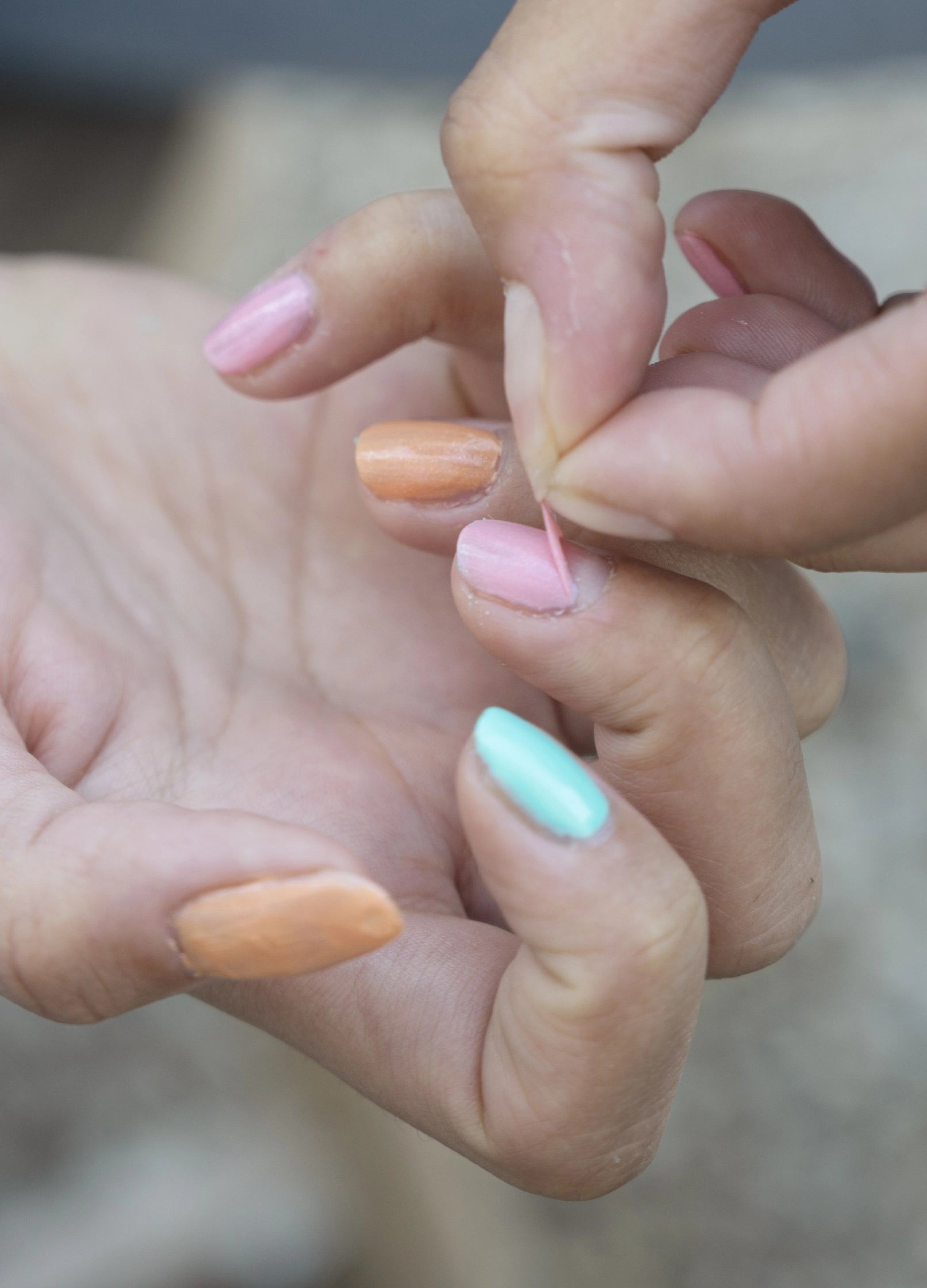 Odklejalny lakier do paznokci dla dzieci Namaki – Cukierkowy róż