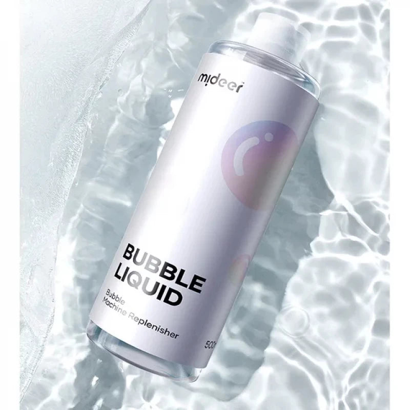 Płyn do baniek mydlanych 500ml marki Yamann w przezroczystej butelce na tle wody