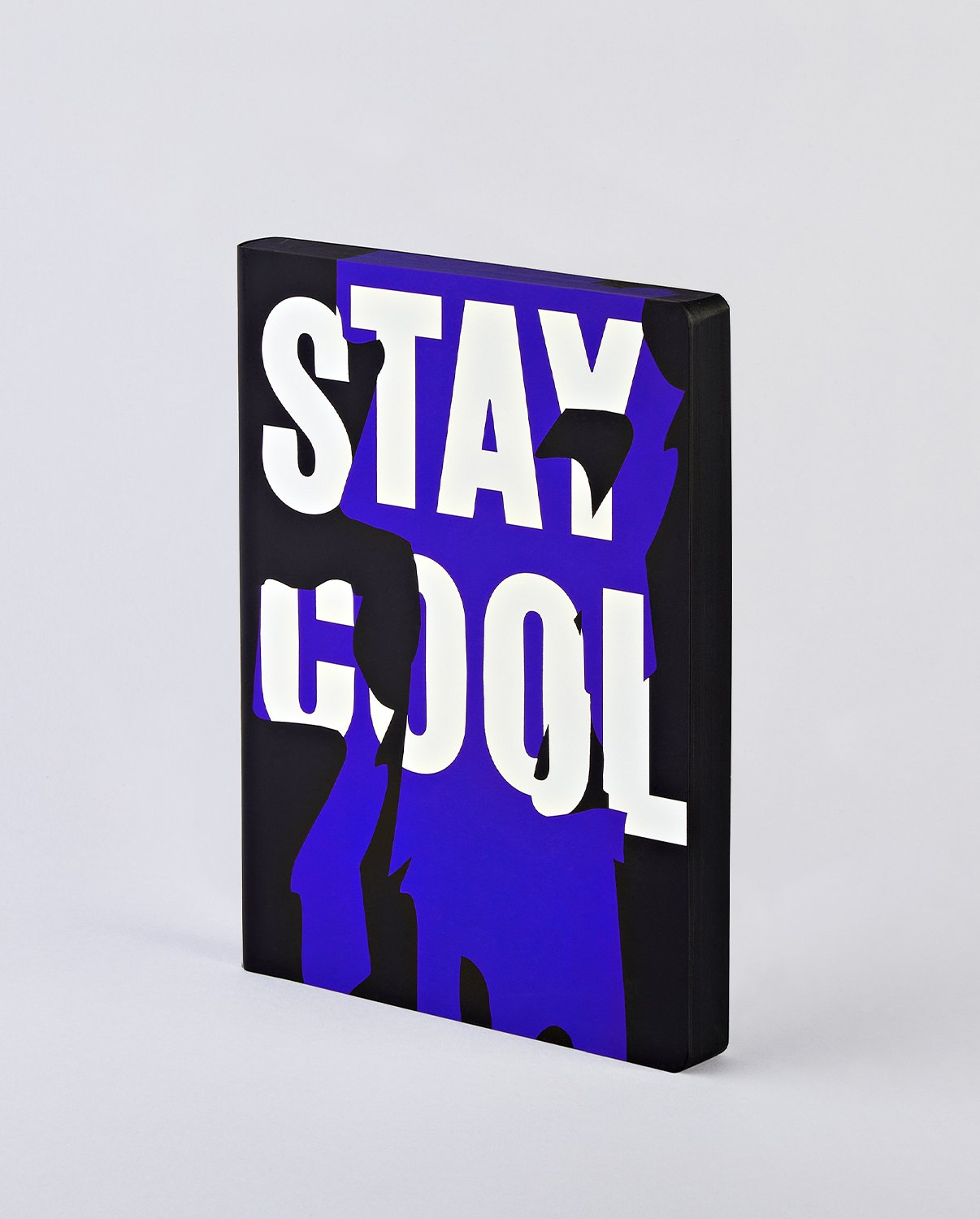 Notatnik graficzny Stay Cool z czarną i niebieską okładką oraz białym napisem Stay Cool