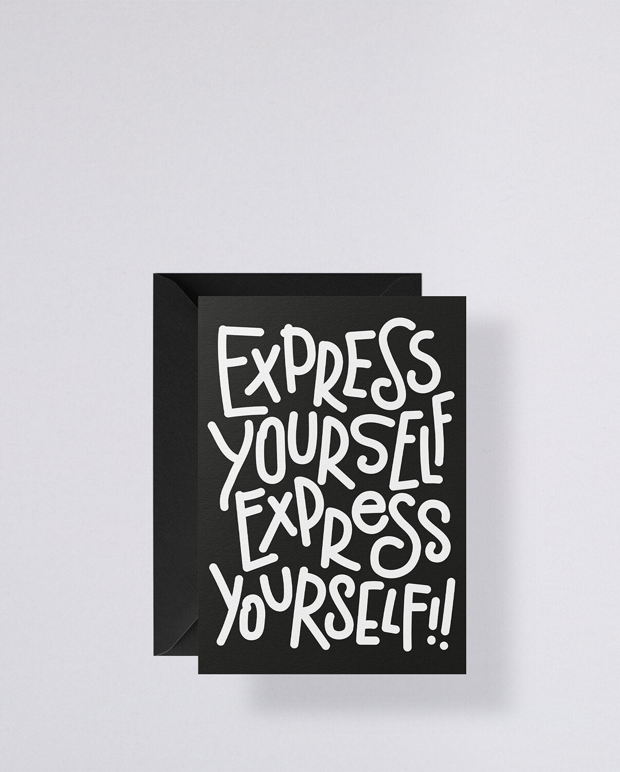 Czarna kartka okolicznościowa express yourself z białym napisem w nowoczesnym stylu