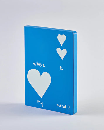 Cuaderno azul Where Is My Mind con corazones blancos y texto en la portada.