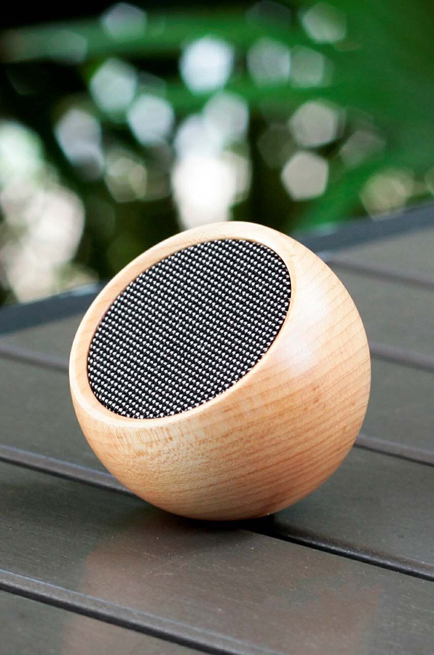 Głośnik bezprzewodowy drewniany WABOBA AB o nowoczesnym, kulistym kształcie na zewnątrz