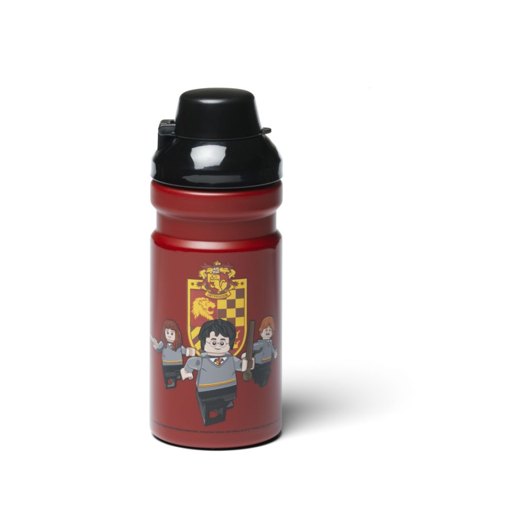 Czerwony bidon LEGO Harry Potter Gryffindor z czarną nakrętką i postaciami z klocków LEGO