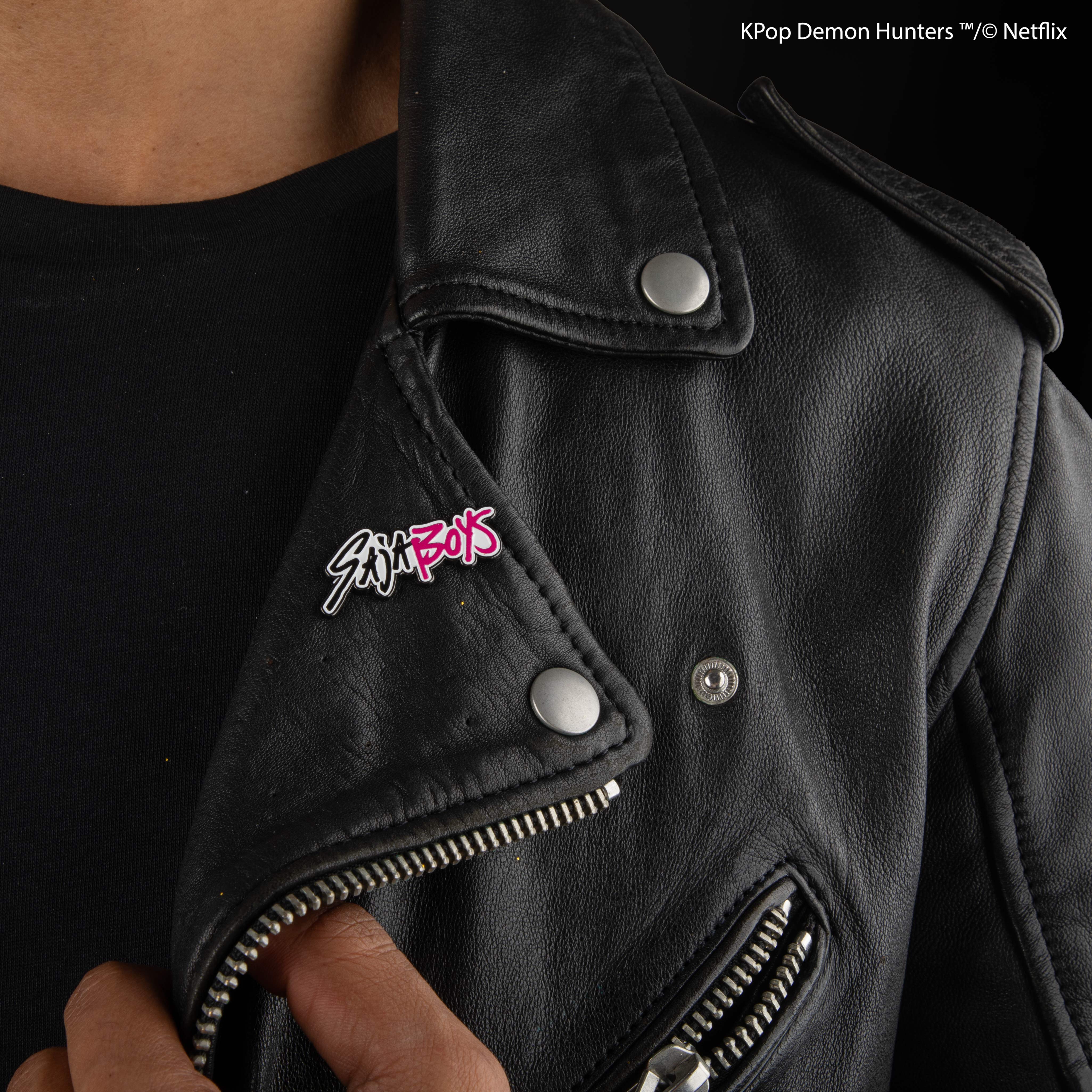Pin metalowy Demon Hunters - Saja Boys