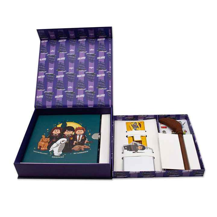 Zestaw piśmienniczy LEGO Harry Potter z notesem, piórem i akcesoriami w ozdobnym opakowaniu