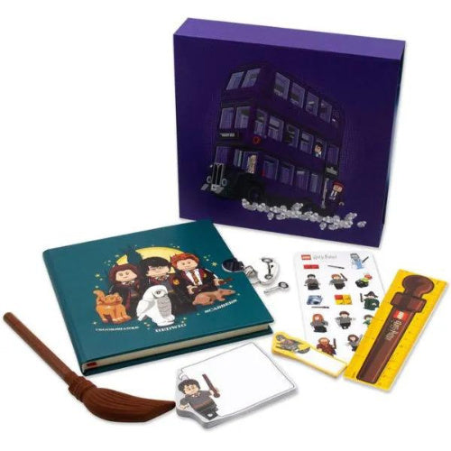 Zestaw piśmienniczy LEGO Harry Potter z notesem, miarką, naklejkami i miotłą w opakowaniu